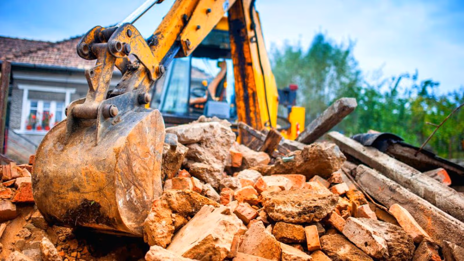 Structure demolition and debris removal in Alabama